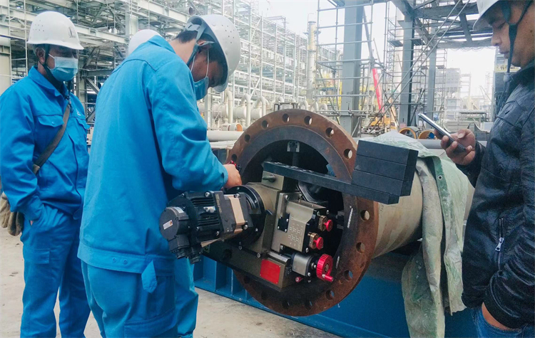 Máquina de refrentado de bridas de 6″ a 40″ en una planta química de China
