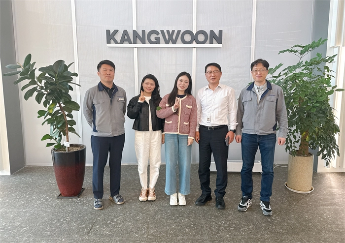 Visitamos a clientes valiosos en la exposición coreana.