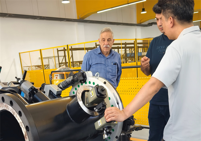 Estuvimos muy contentos de reunirnos con BOKHAR de Ir&aacute;n.