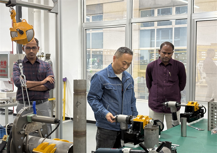 Clientes de la India realizaron inspecciones in situ de equipos de soldadura de tuber&iacute;as.
